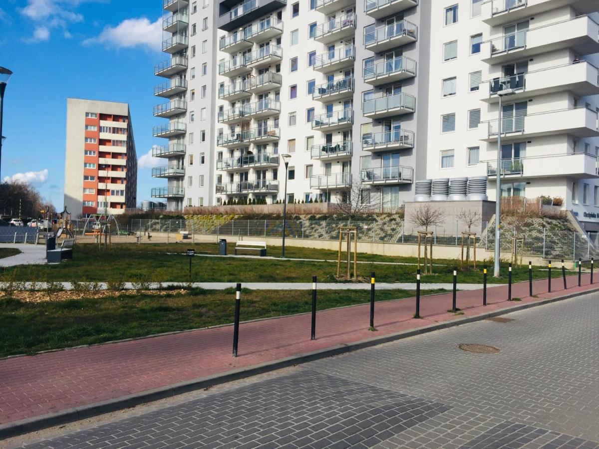 Sunny Sleeps 4 By The Beach With Garden Patio - Gdansk Przymorze Apartment Luaran gambar