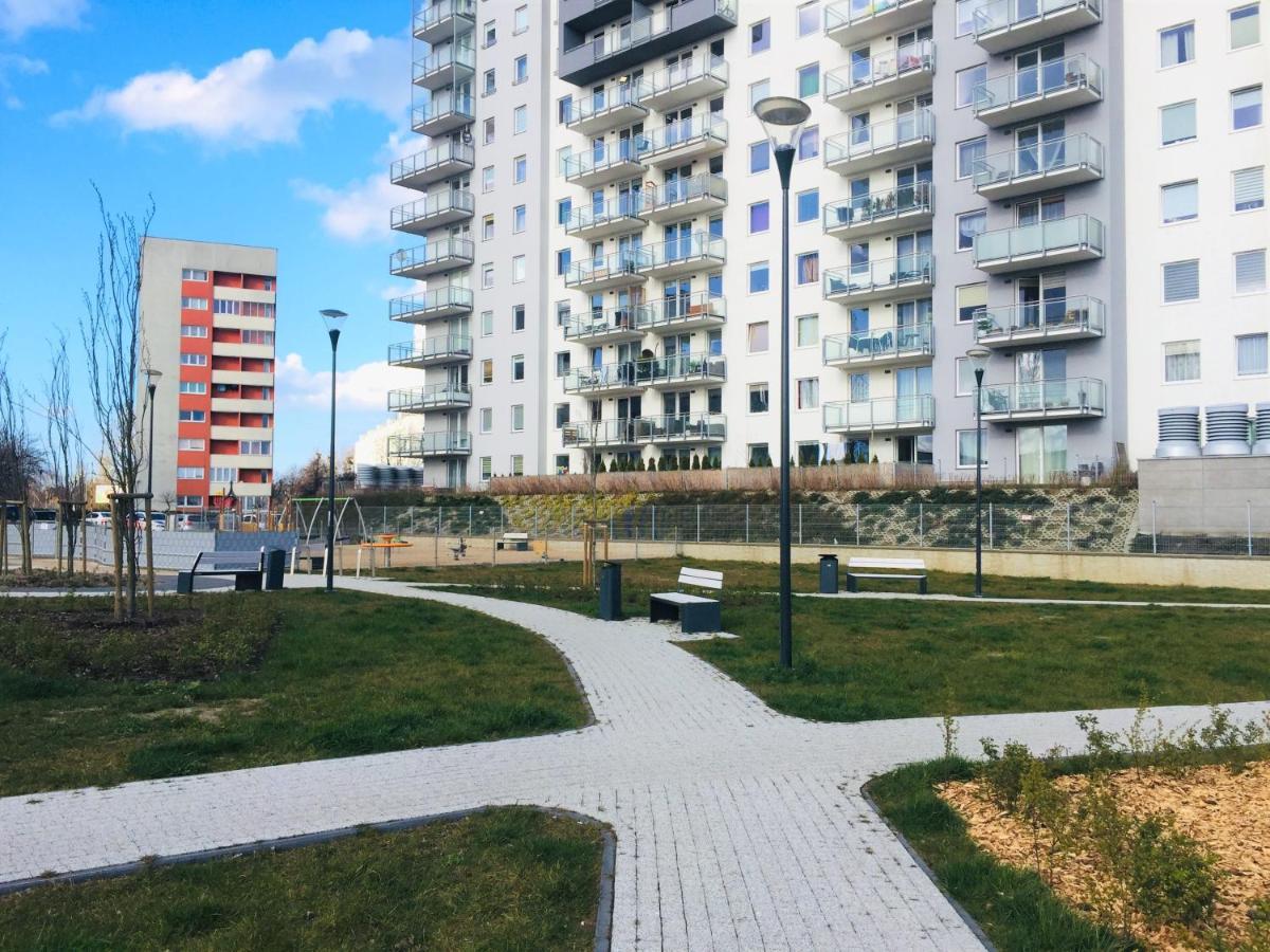 Sunny Sleeps 4 By The Beach With Garden Patio - Gdansk Przymorze Apartment Luaran gambar