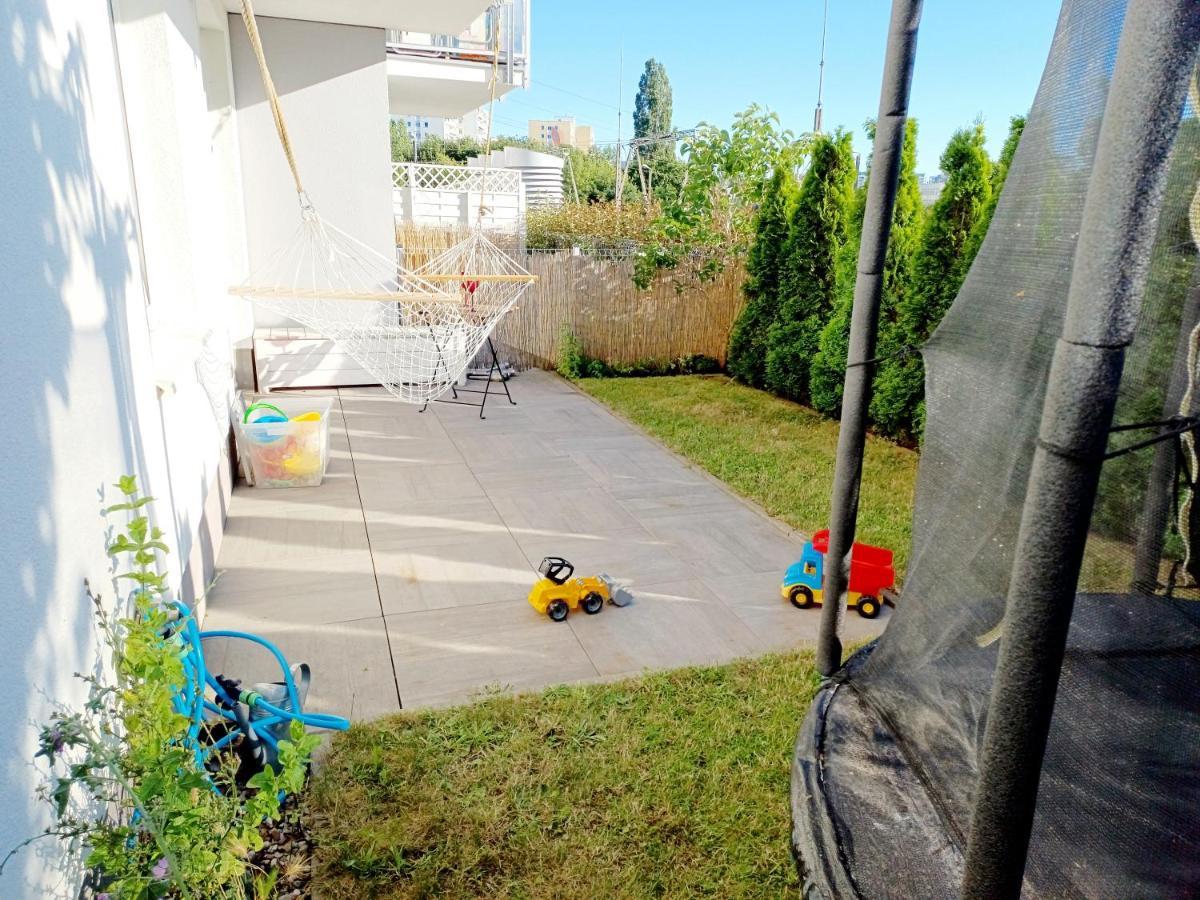 Sunny Sleeps 4 By The Beach With Garden Patio - Gdansk Przymorze Apartment Luaran gambar