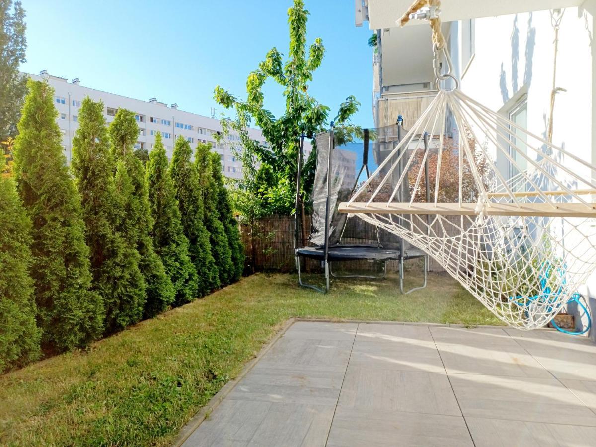 Sunny Sleeps 4 By The Beach With Garden Patio - Gdansk Przymorze Apartment Luaran gambar